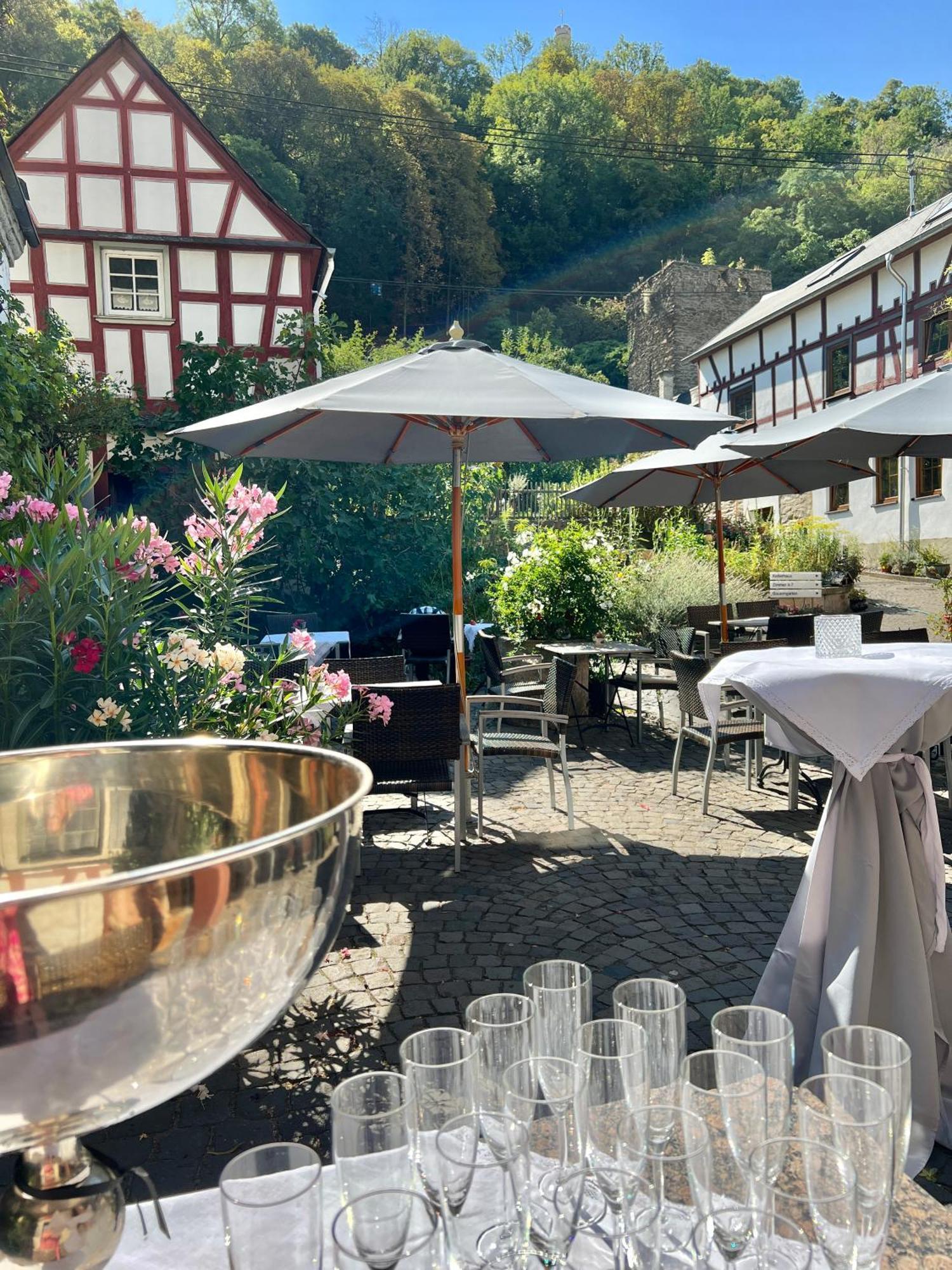 Landgasthof Zum Weissen Schwanen Браубах Екстериор снимка